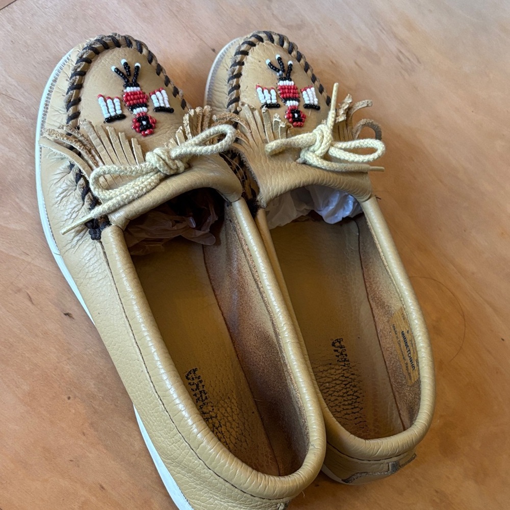 Minnetonka Thunderbird Moccasins with Beaded Bird Design - Picture 3 of 7
